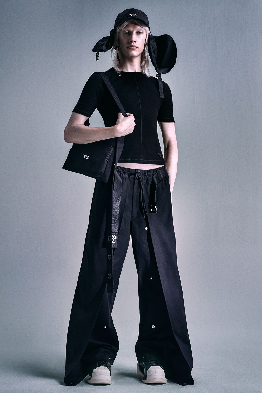 Fashion Week Paris Spring/Summer 2024 look 11 from the Adidas x Y-3 collection 女装