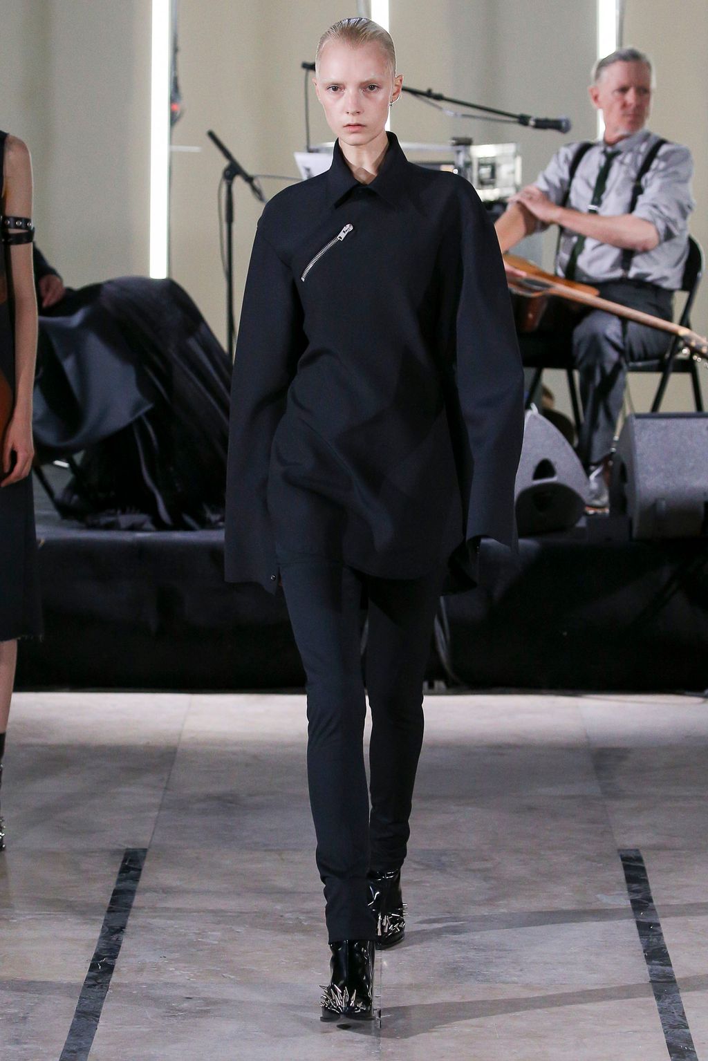 Fashion Week Paris Spring/Summer 2018 look 11 from the Yang Li collection womenswear