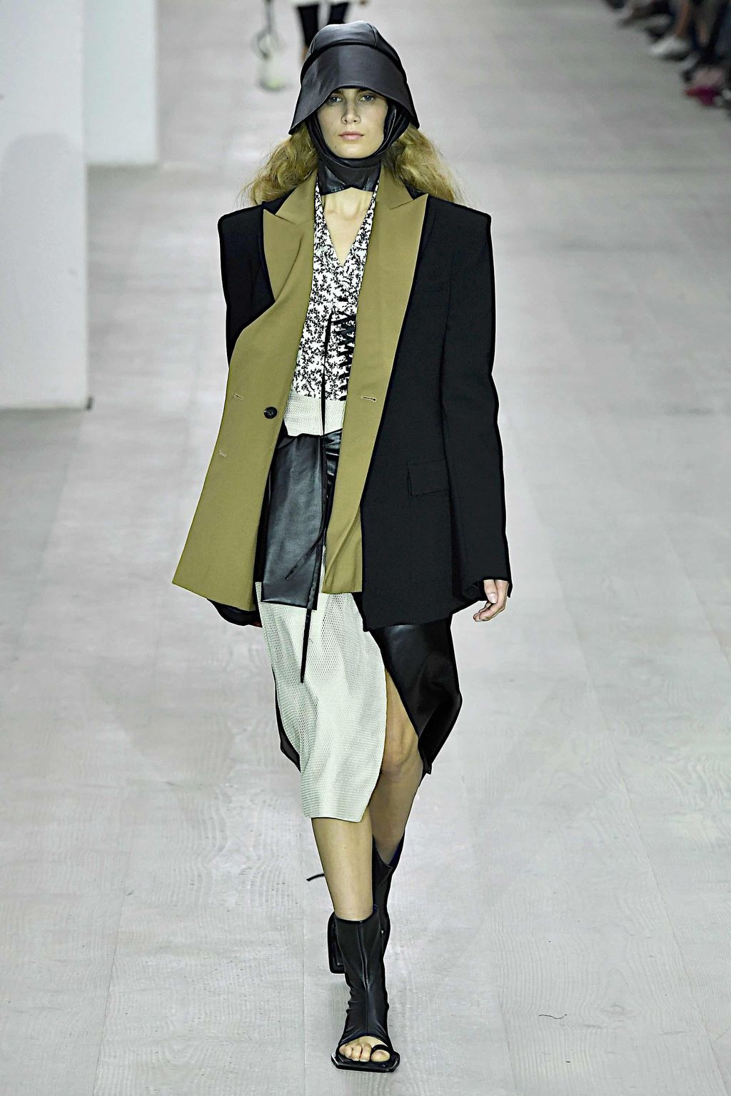 Fashion Week London Spring/Summer 2020 look 1 from the YCH collection womenswear