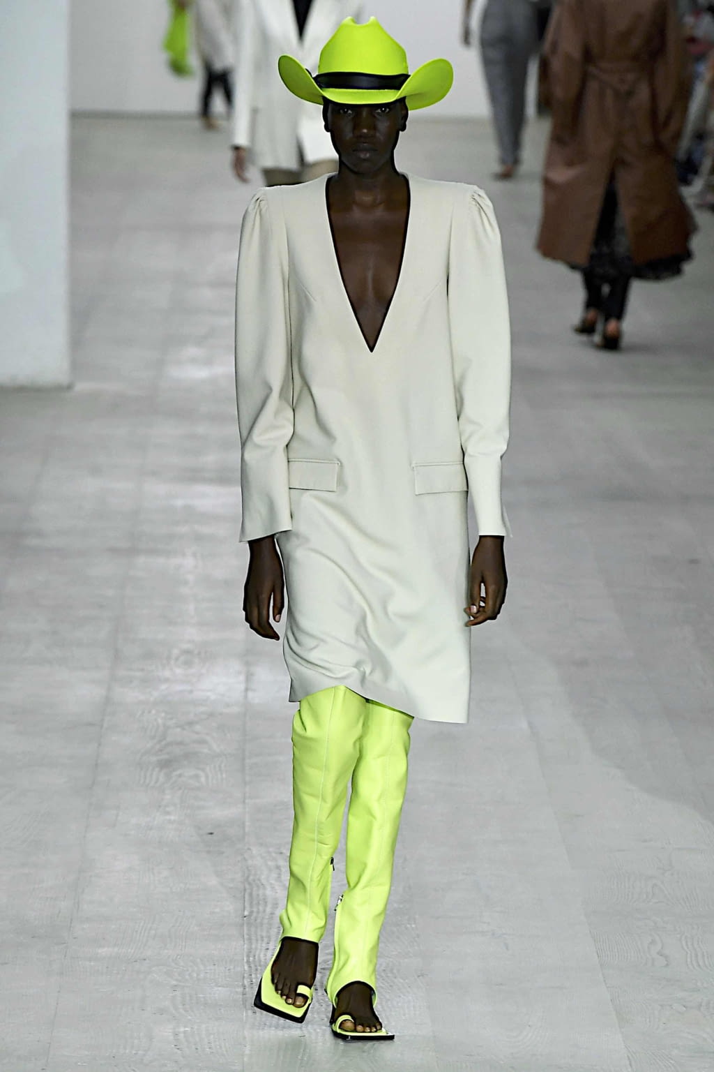 Fashion Week London Spring/Summer 2020 look 15 from the YCH collection 女装