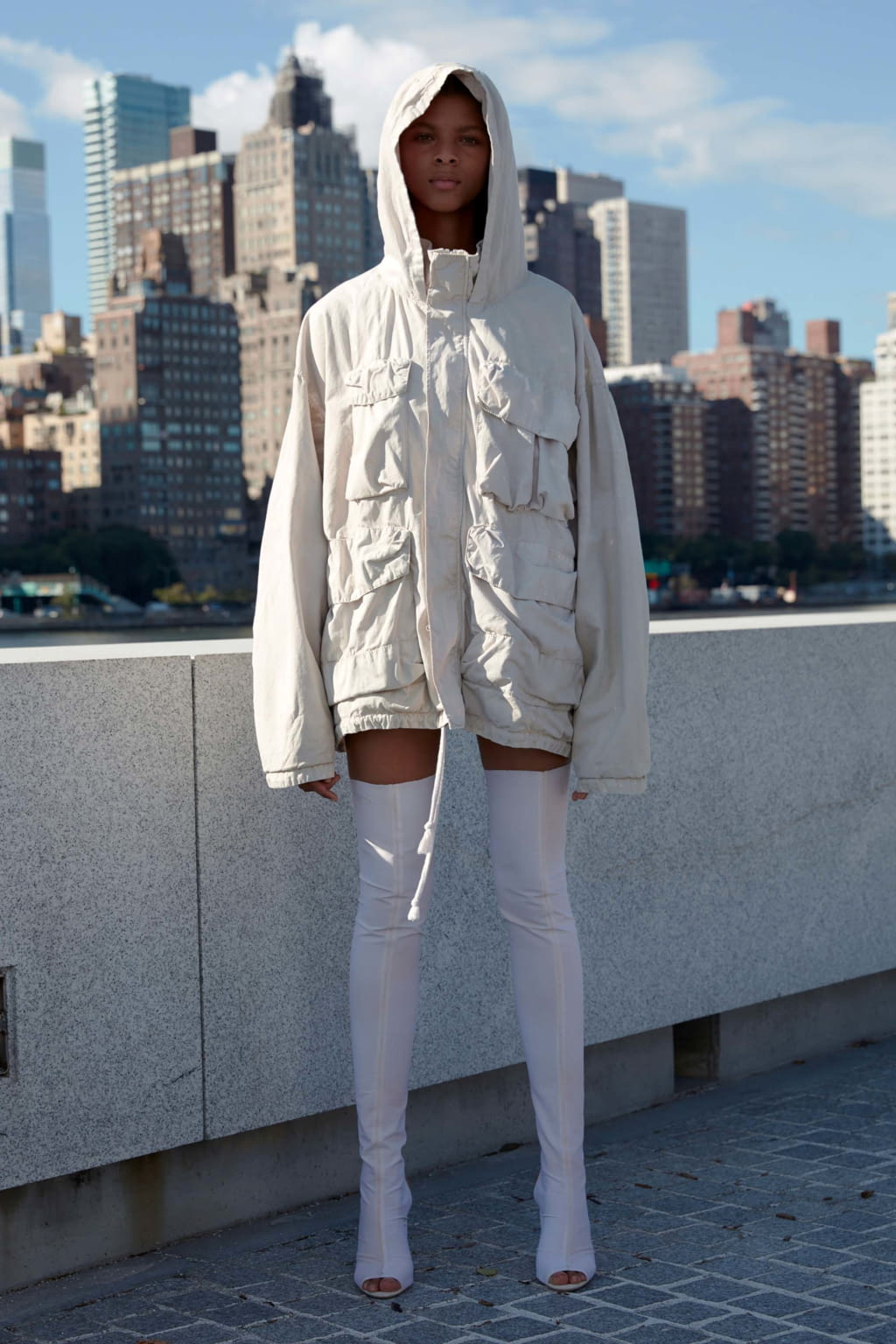 Fashion Week New York Spring/Summer 2017 look 7 from the Yeezy collection 女装