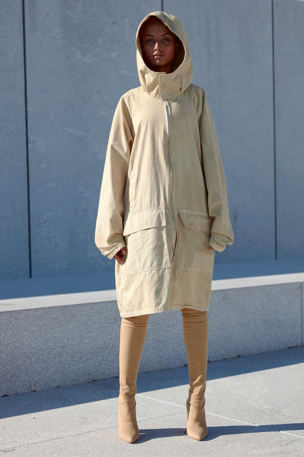 Fashion Week New York Spring/Summer 2017 look 17 from the Yeezy collection 女装