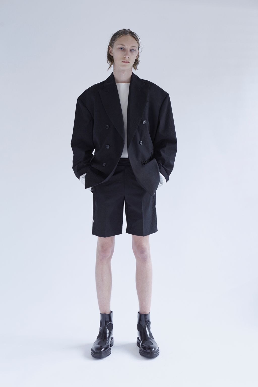 Fashion Week Paris Spring/Summer 2017 look 1 from the Yang Li collection menswear