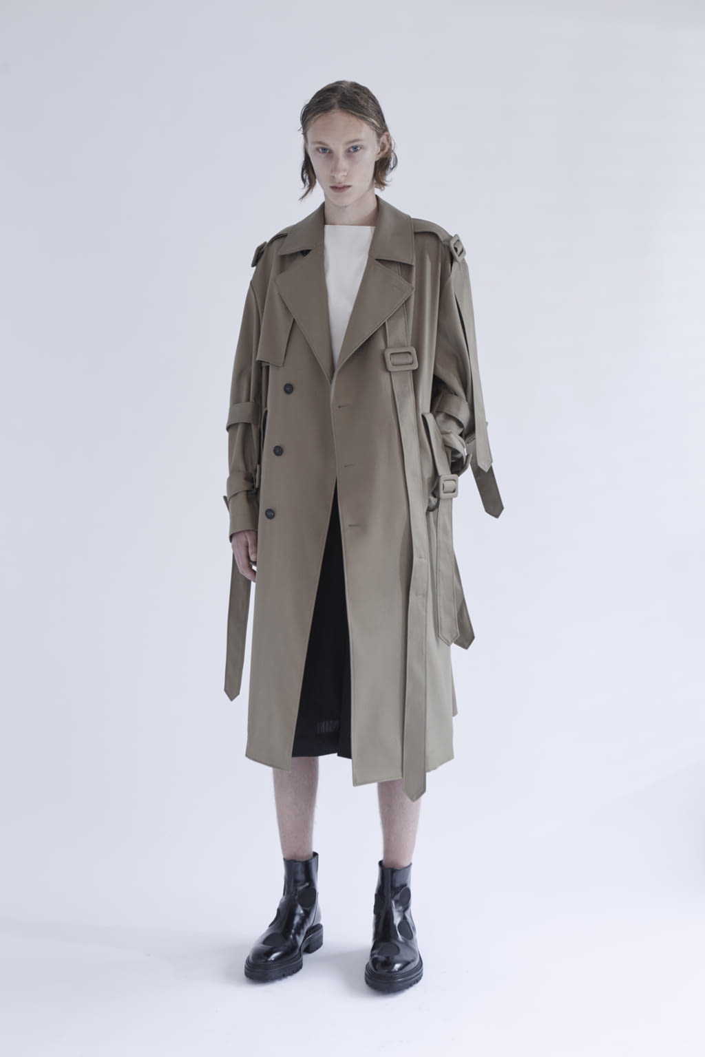 Fashion Week Paris Spring/Summer 2017 look 8 from the Yang Li collection menswear