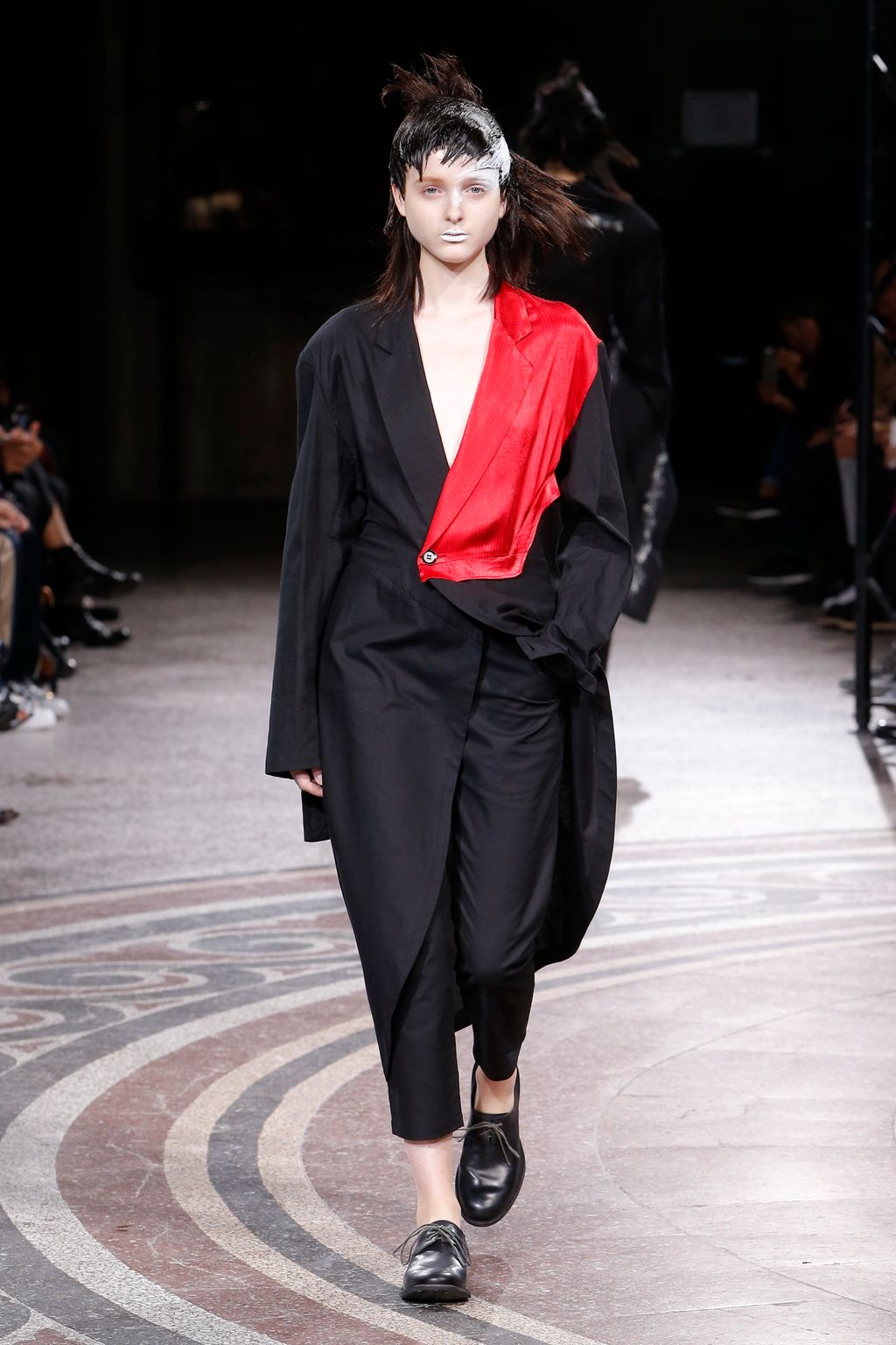 Fashion Week Paris Spring/Summer 2017 look 30 from the Yohji Yamamoto collection 女装