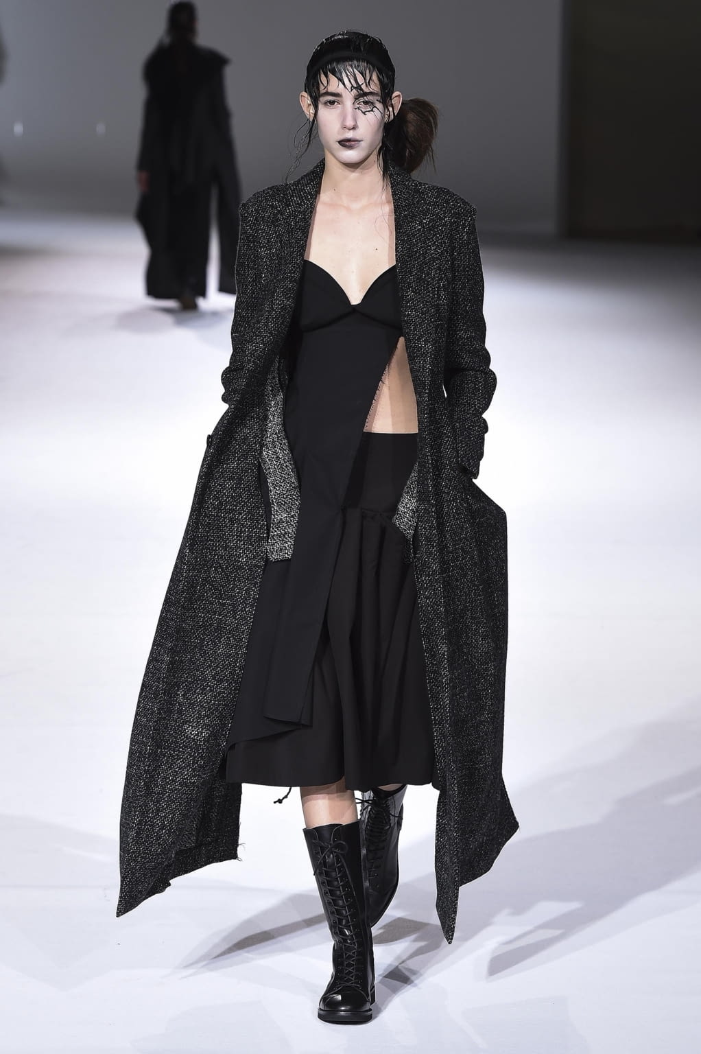Fashion Week Paris Fall/Winter 2020 look 8 from the Yohji Yamamoto collection womenswear