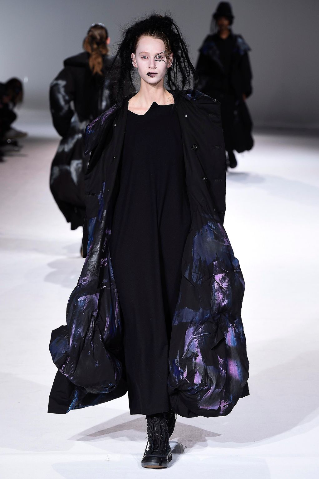 Fashion Week Paris Fall/Winter 2020 look 19 de la collection Yohji Yamamoto womenswear