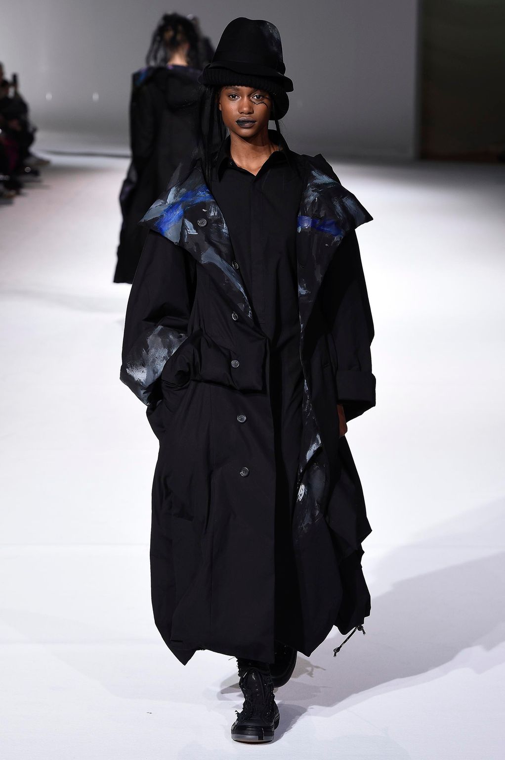 Fashion Week Paris Fall/Winter 2020 look 20 from the Yohji Yamamoto collection 女装