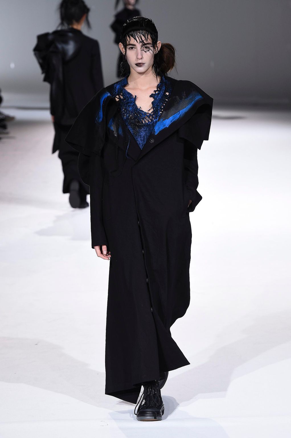 Fashion Week Paris Fall/Winter 2020 look 25 from the Yohji Yamamoto collection womenswear