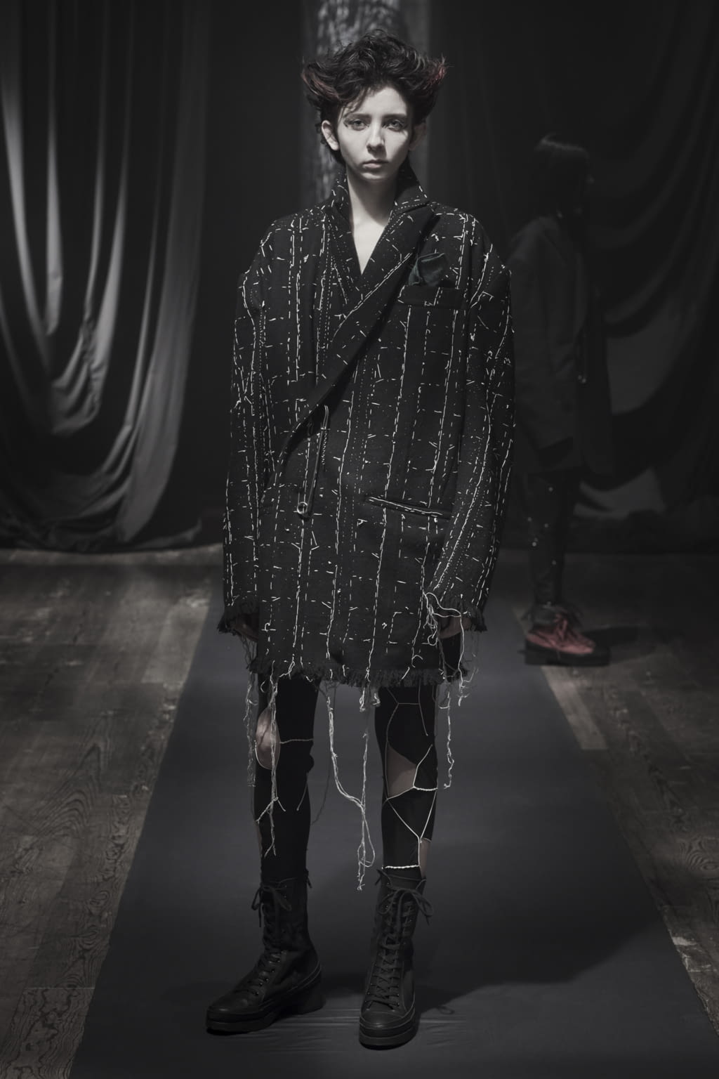 Fashion Week Paris Fall/Winter 2021 look 18 de la collection Yohji Yamamoto womenswear