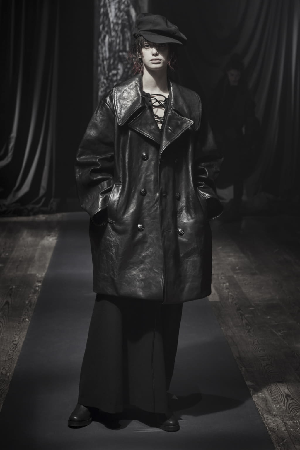 Fashion Week Paris Fall/Winter 2021 look 33 de la collection Yohji Yamamoto womenswear