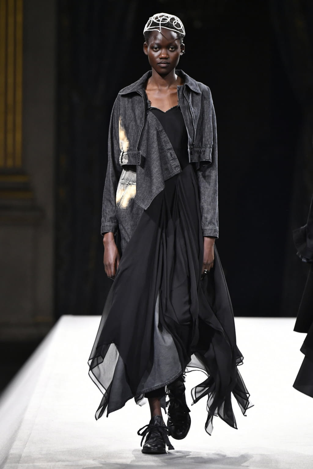 Fashion Week Paris Fall/Winter 2022 look 5 de la collection Yohji Yamamoto womenswear