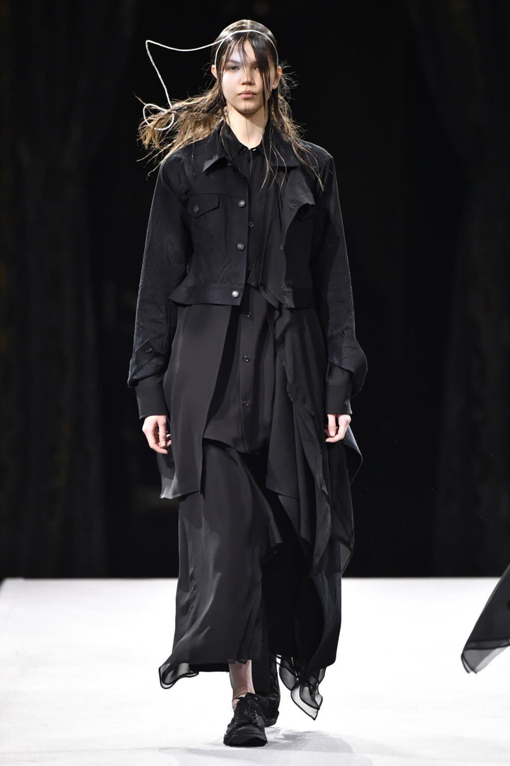 Fashion Week Paris Fall/Winter 2022 look 8 from the Yohji Yamamoto collection womenswear