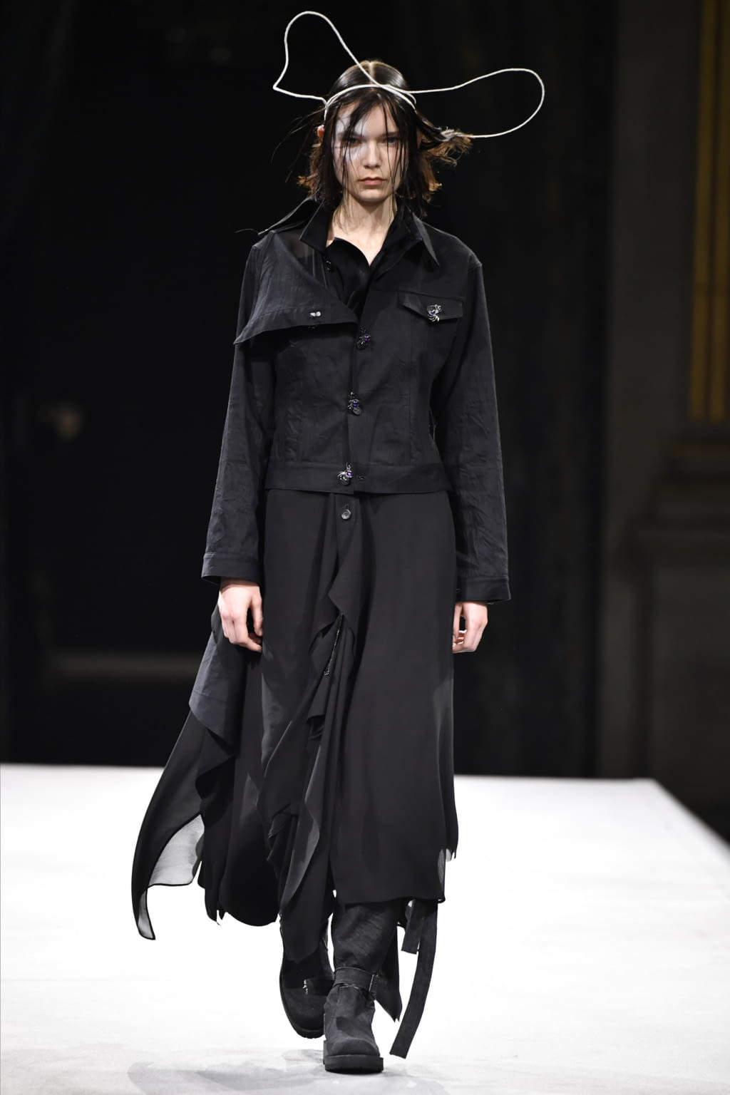 Fashion Week Paris Fall/Winter 2022 look 7 from the Yohji Yamamoto collection womenswear