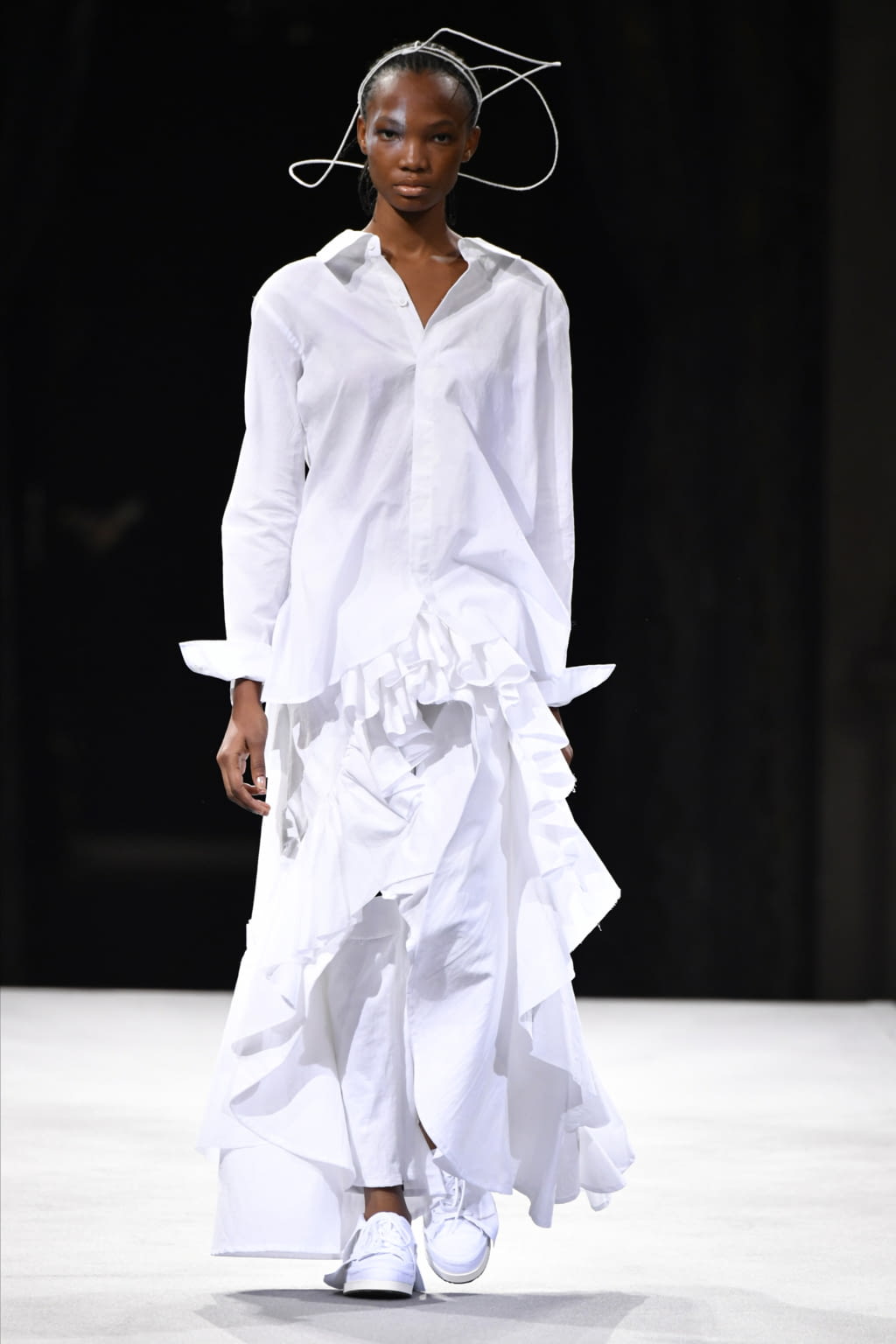 Fashion Week Paris Fall/Winter 2022 look 14 de la collection Yohji Yamamoto womenswear