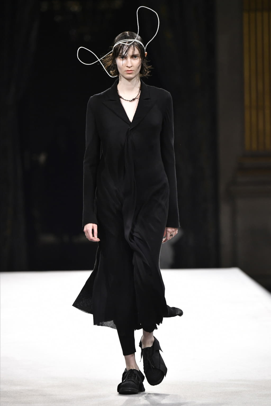 Fashion Week Paris Fall/Winter 2022 look 15 de la collection Yohji Yamamoto womenswear