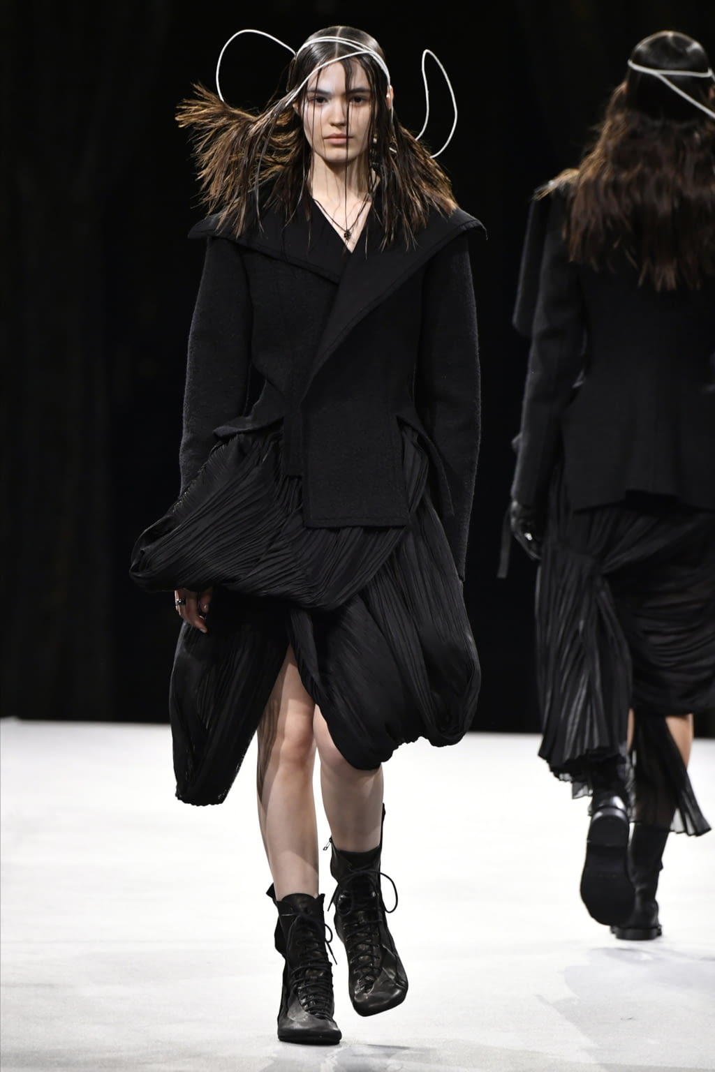 Fashion Week Paris Fall/Winter 2022 look 27 de la collection Yohji Yamamoto womenswear