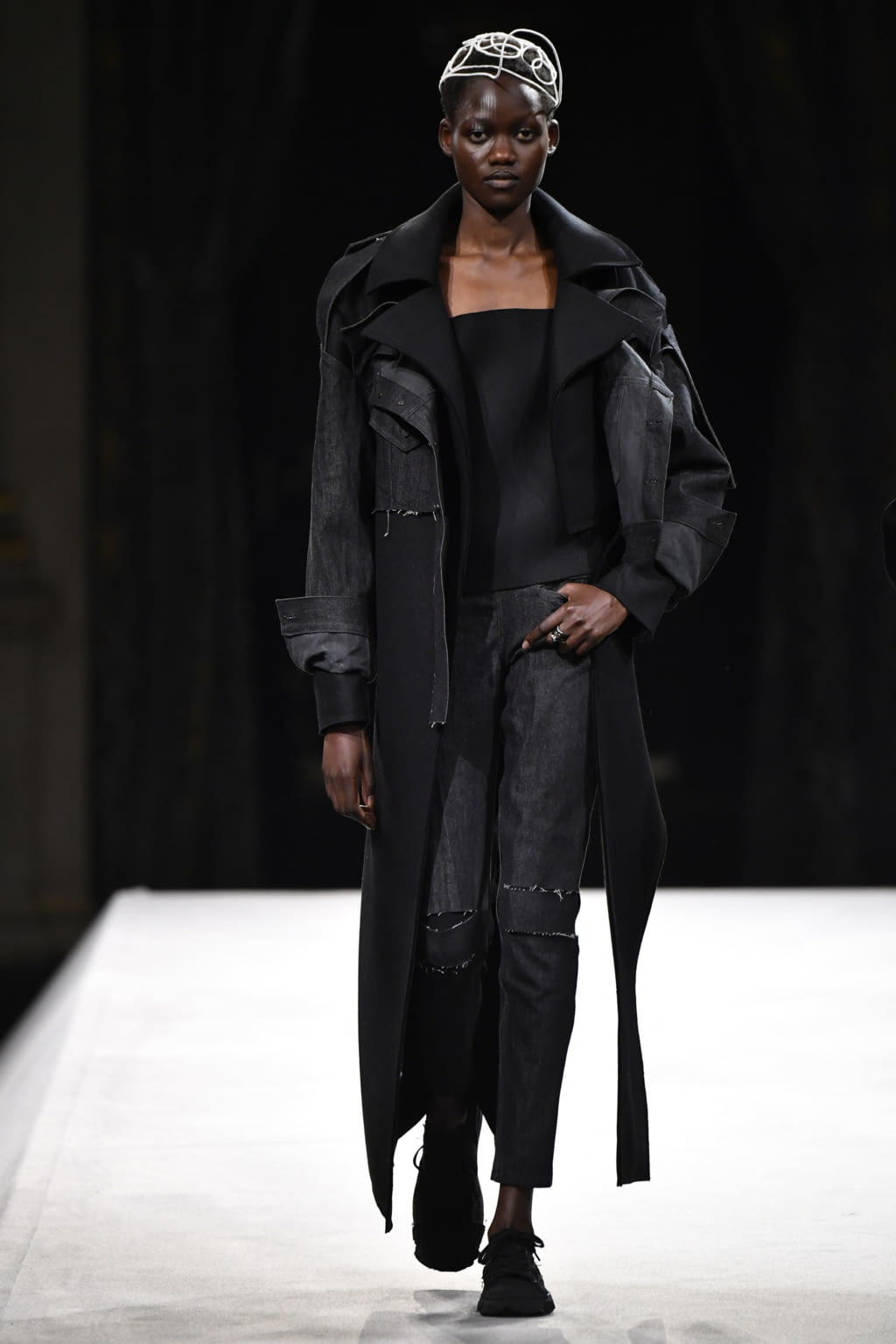 Fashion Week Paris Fall/Winter 2022 look 31 from the Yohji Yamamoto collection womenswear