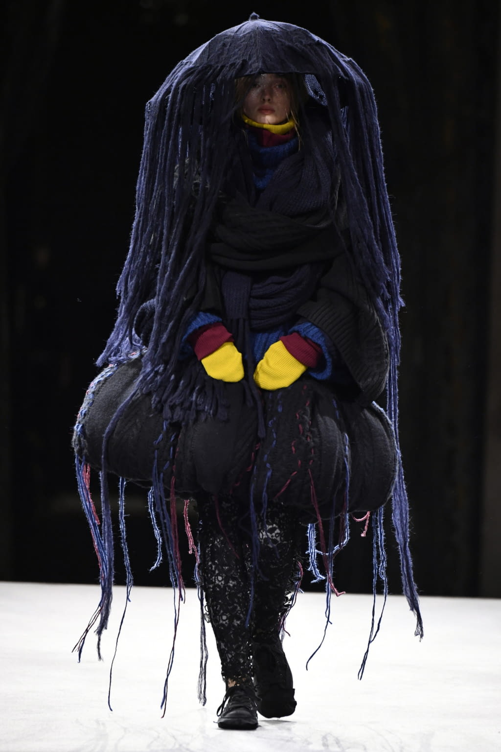 Fashion Week Paris Fall/Winter 2022 look 41 from the Yohji Yamamoto collection 女装