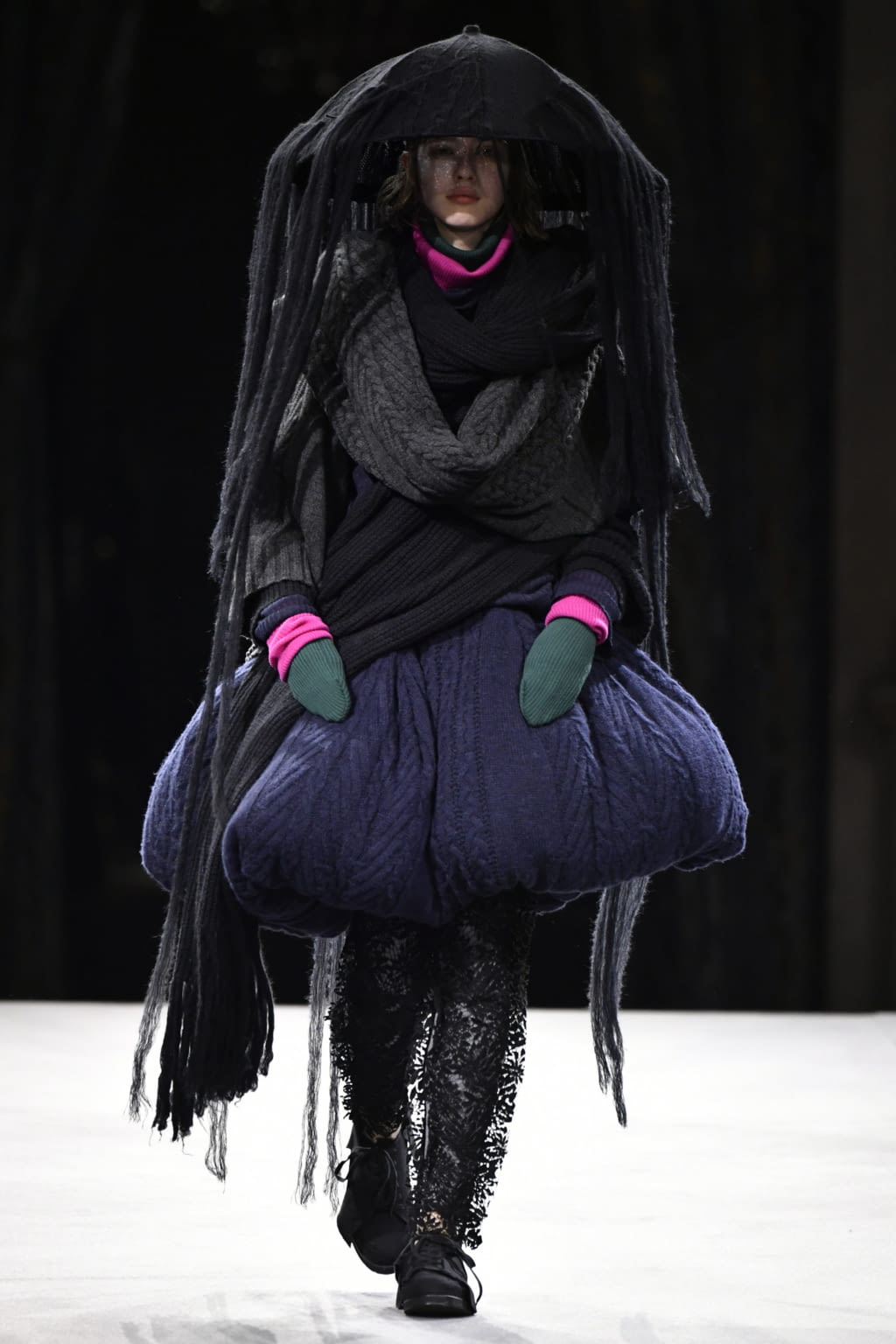 Fashion Week Paris Fall/Winter 2022 look 43 de la collection Yohji Yamamoto womenswear