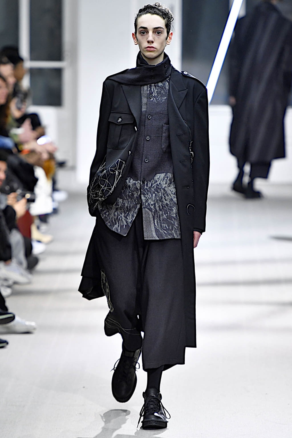 Fashion Week Paris Fall/Winter 2019 look 7 de la collection Yohji Yamamoto menswear