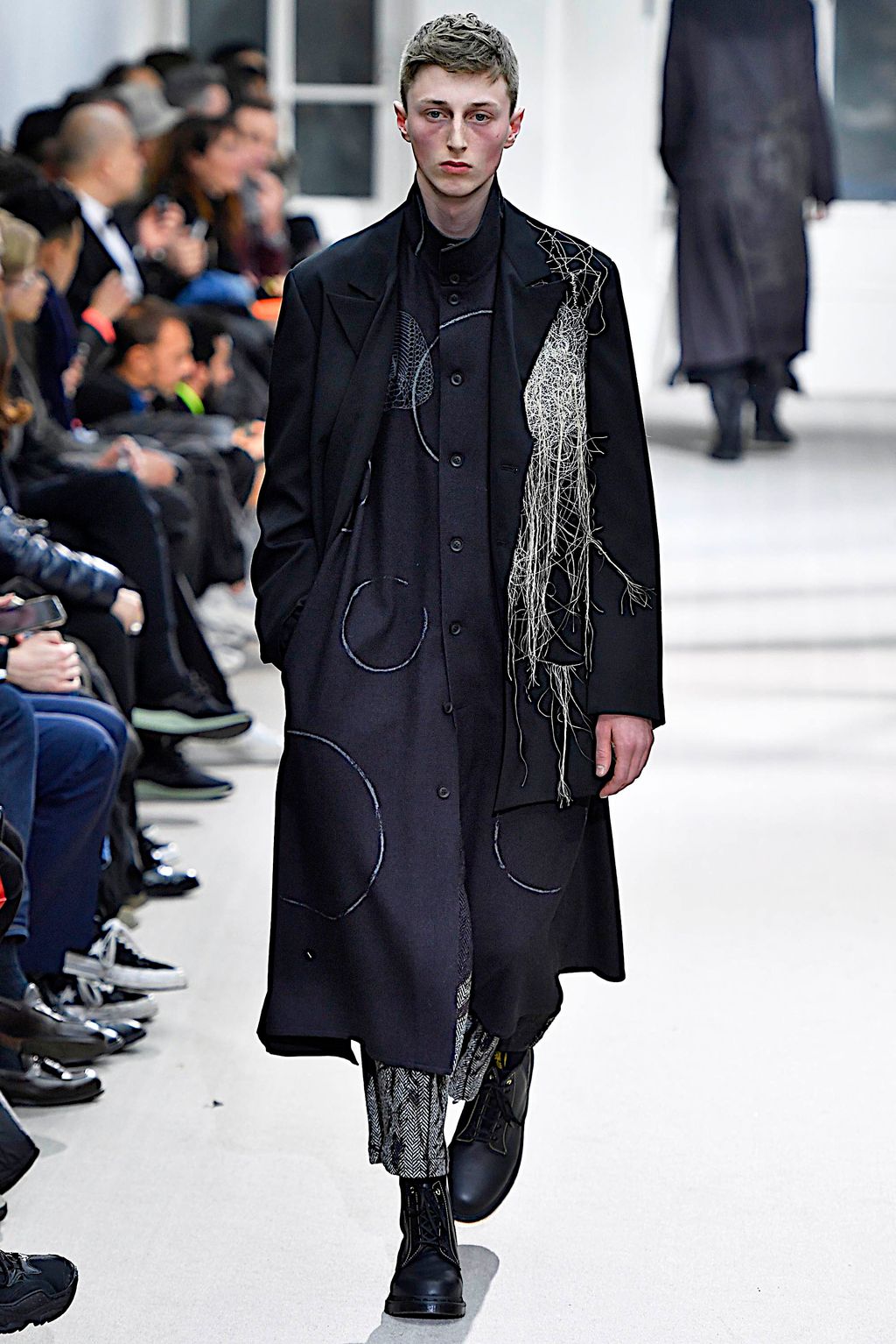 Fashion Week Paris Fall/Winter 2019 look 9 de la collection Yohji Yamamoto menswear