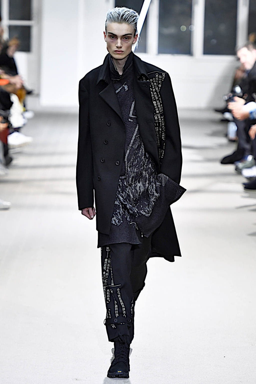 Fashion Week Paris Fall/Winter 2019 look 14 de la collection Yohji Yamamoto menswear