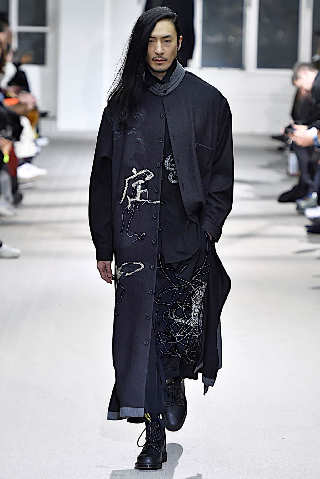 Fashion Week Paris Fall/Winter 2019 look 15 from the Yohji Yamamoto collection menswear