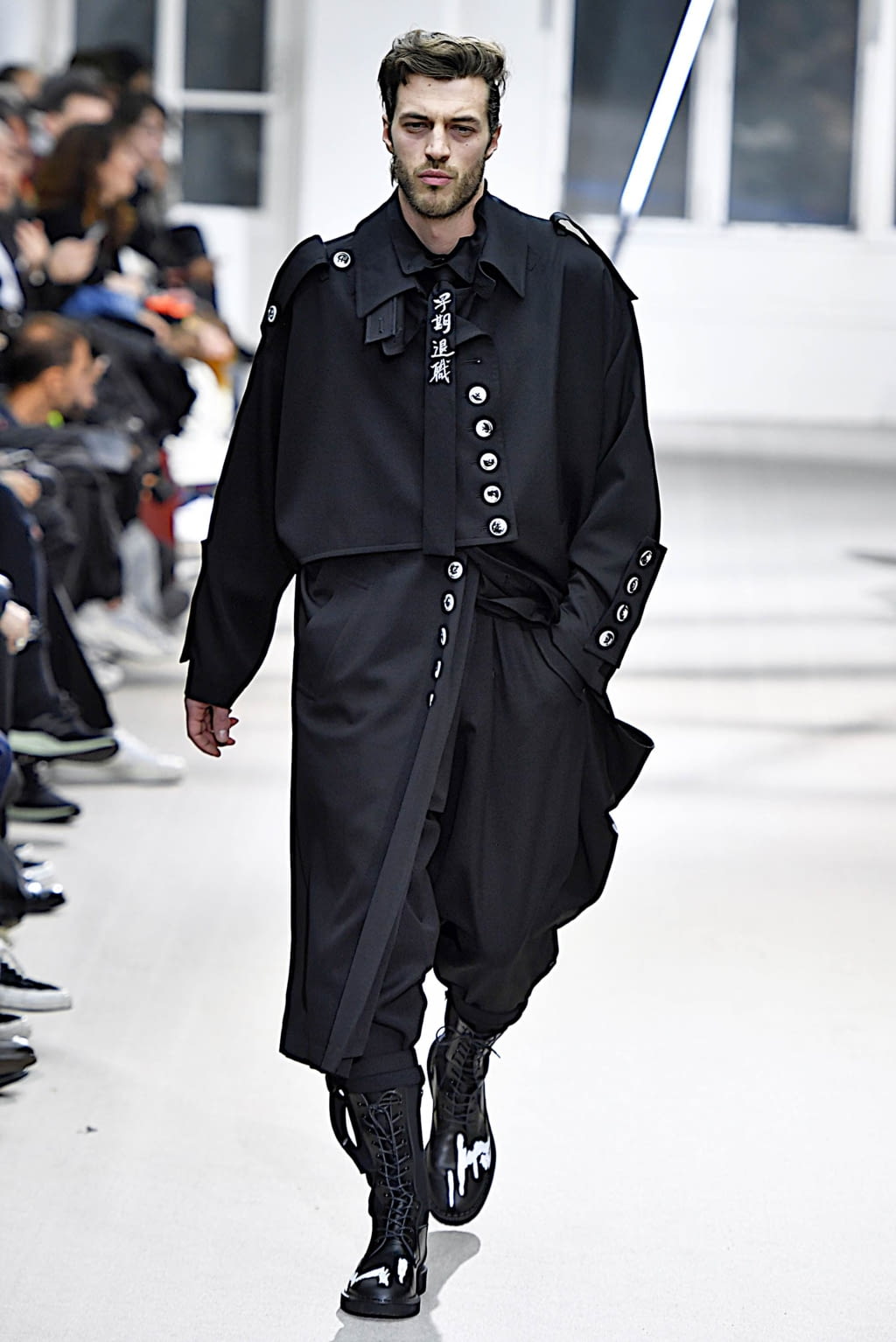 Fashion Week Paris Fall/Winter 2019 look 27 de la collection Yohji Yamamoto menswear
