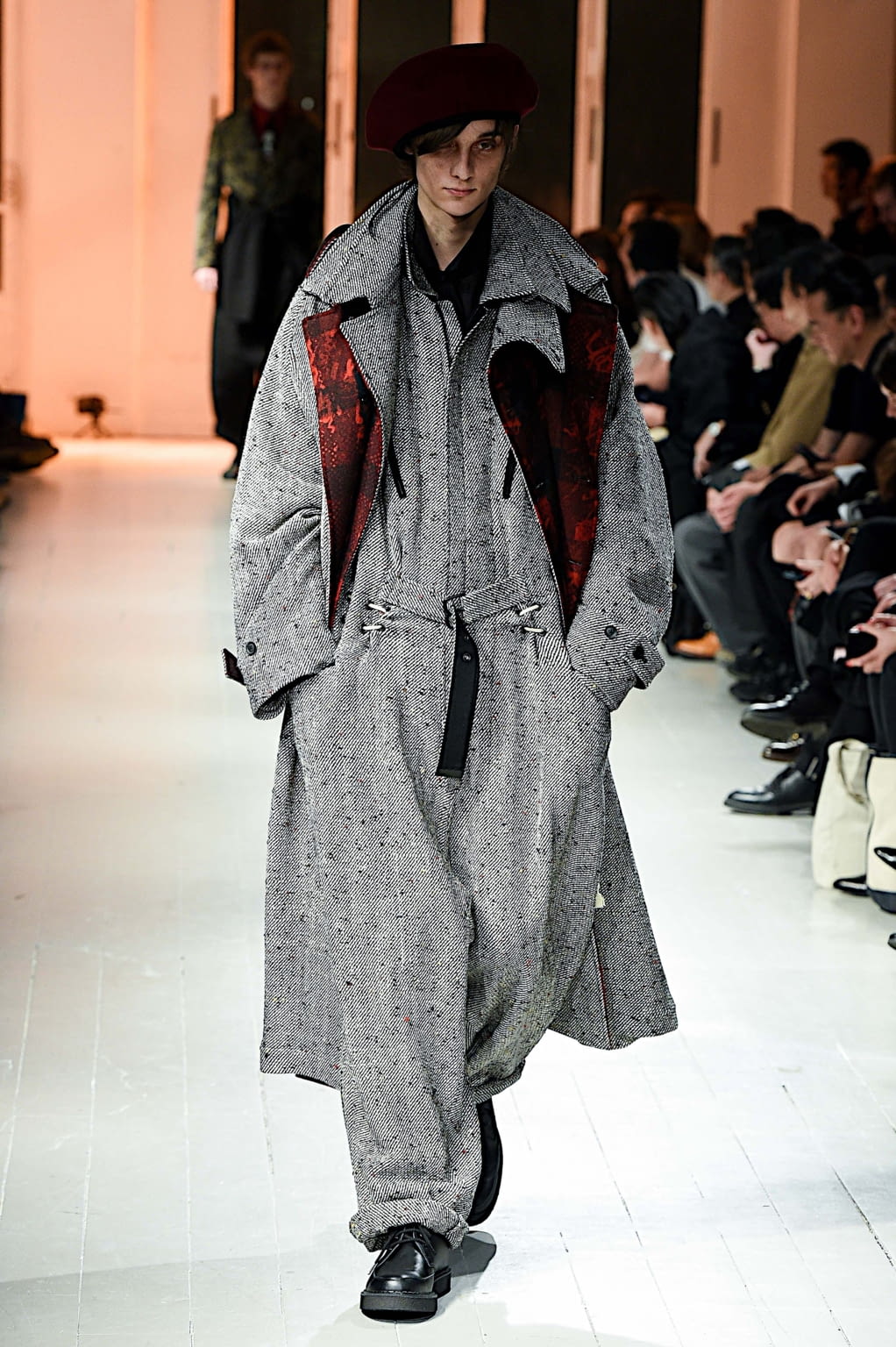 Fashion Week Paris Fall/Winter 2020 look 6 from the Yohji Yamamoto collection menswear