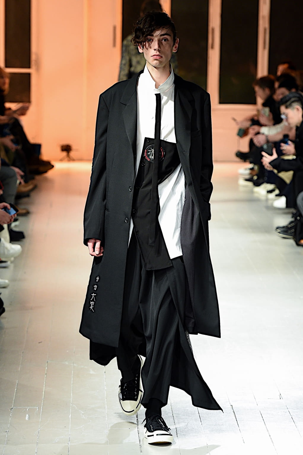 Fashion Week Paris Fall/Winter 2020 look 8 from the Yohji Yamamoto collection menswear
