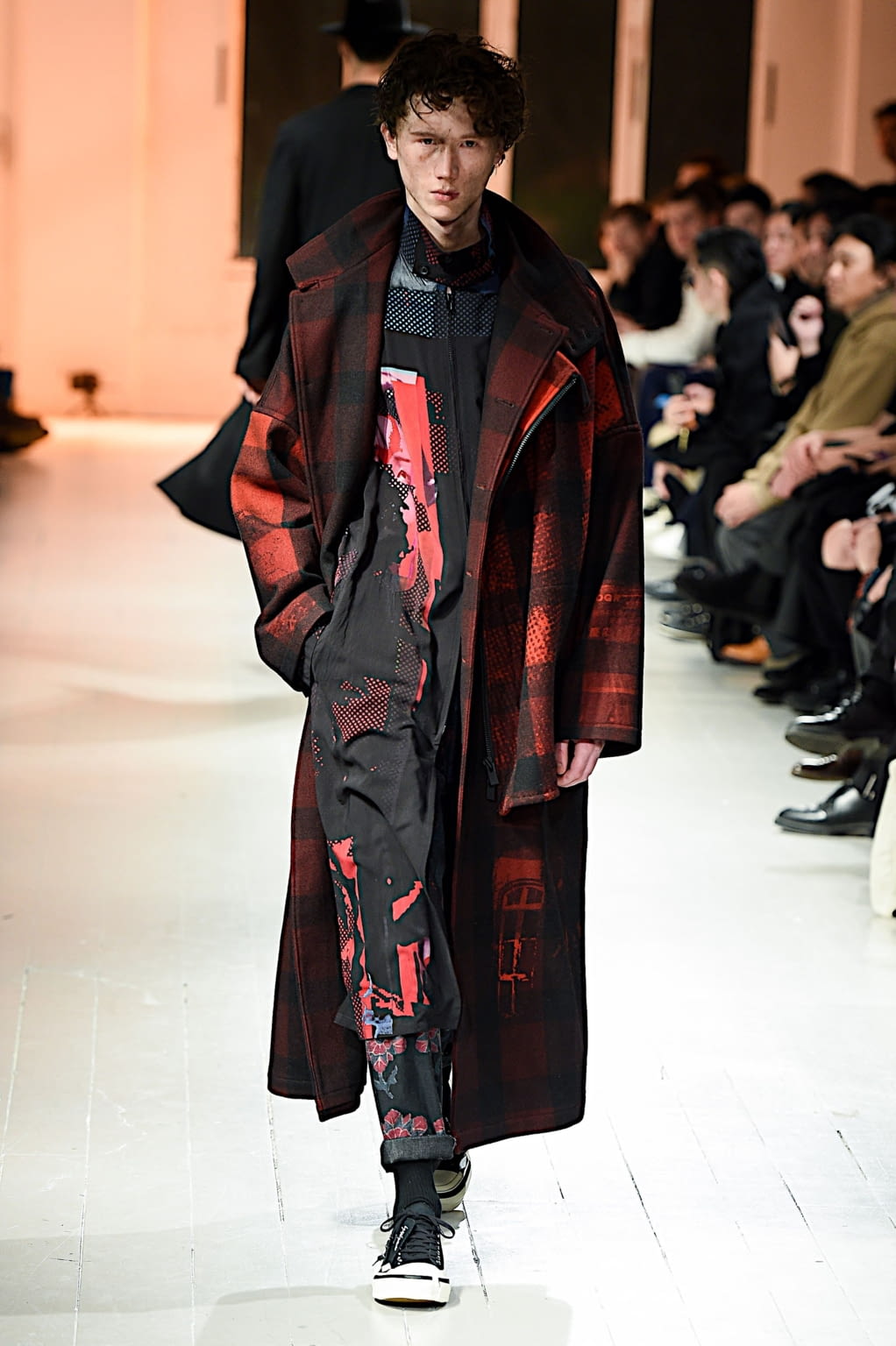 Fashion Week Paris Fall/Winter 2020 look 18 de la collection Yohji Yamamoto menswear