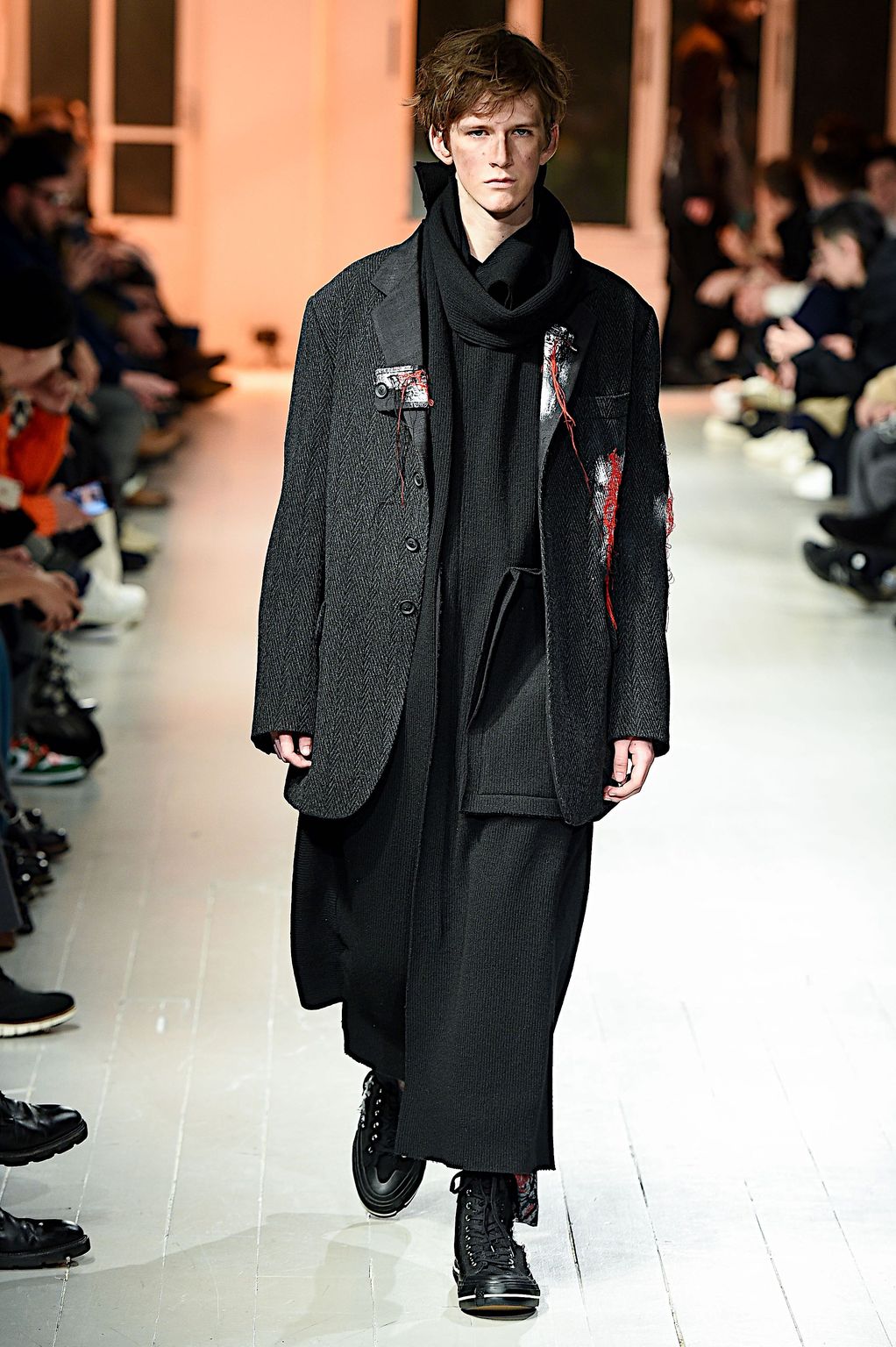 Fashion Week Paris Fall/Winter 2020 look 23 de la collection Yohji Yamamoto menswear