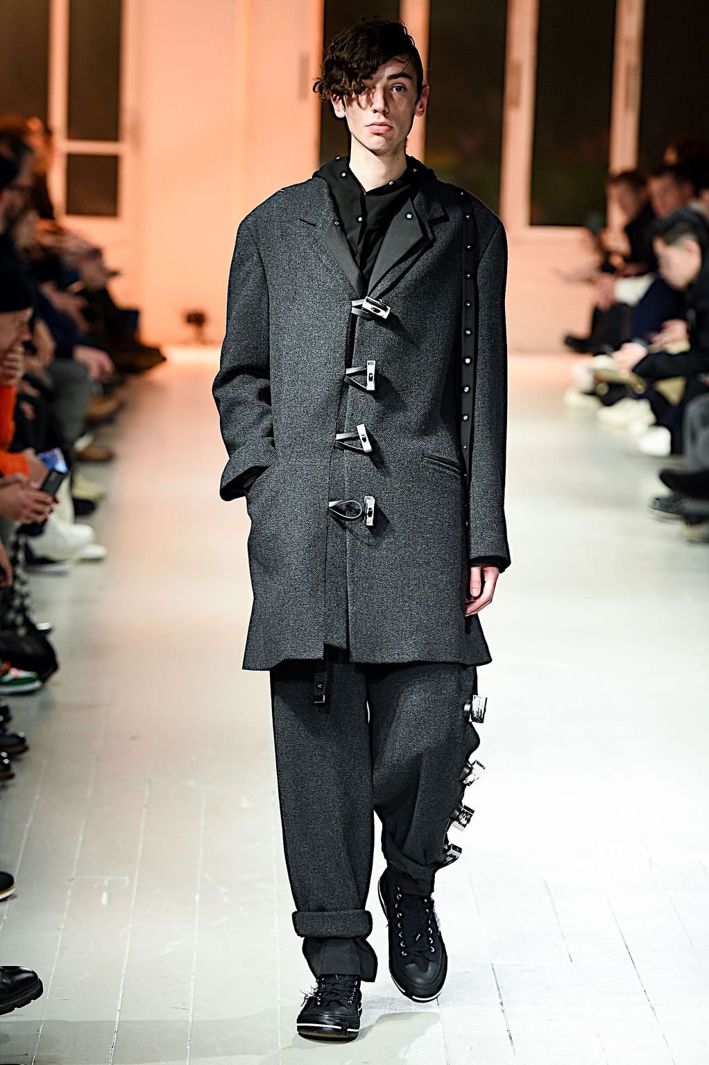 Fashion Week Paris Fall/Winter 2020 look 25 from the Yohji Yamamoto collection menswear