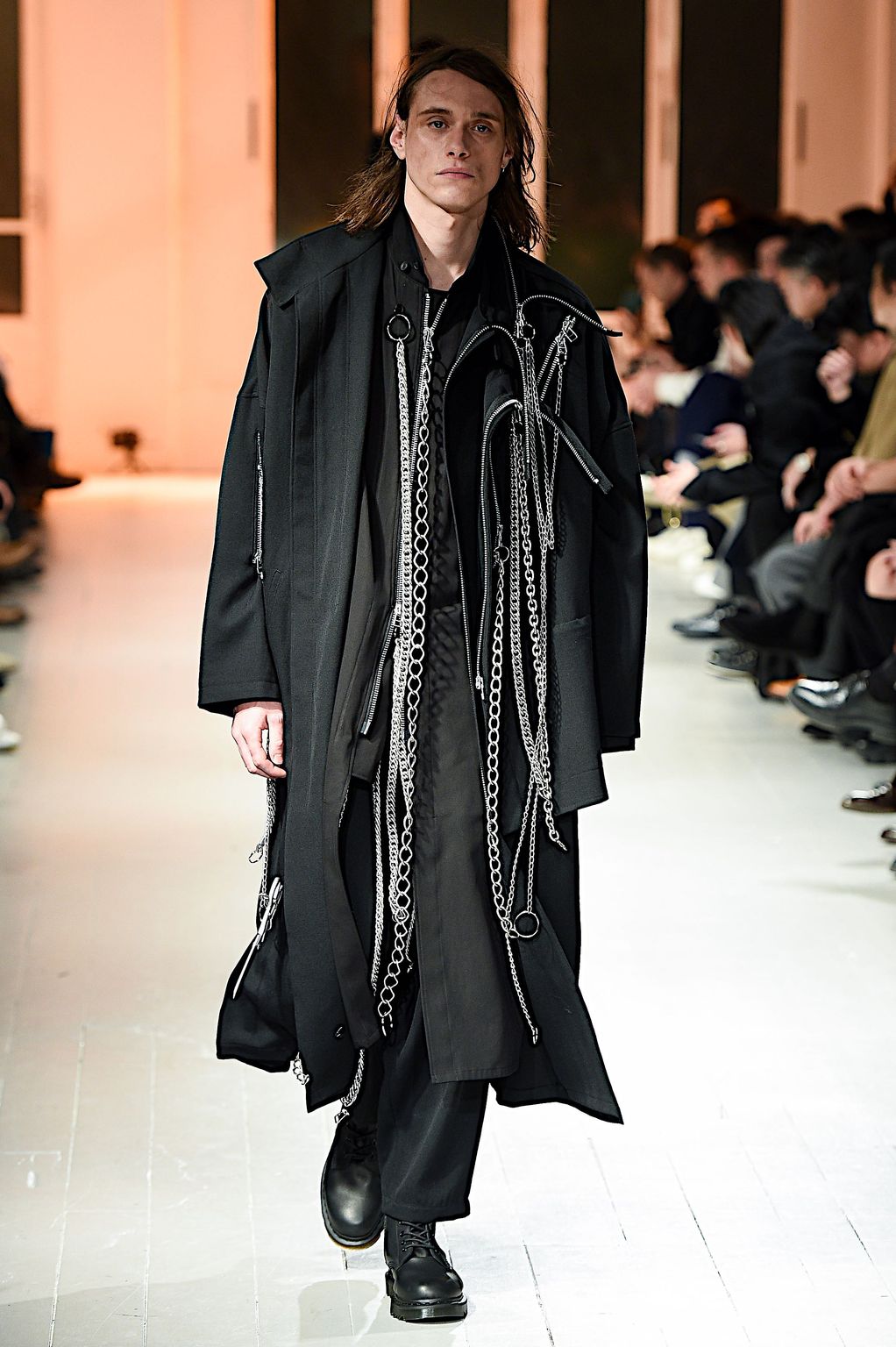 Fashion Week Paris Fall/Winter 2020 look 28 de la collection Yohji Yamamoto menswear