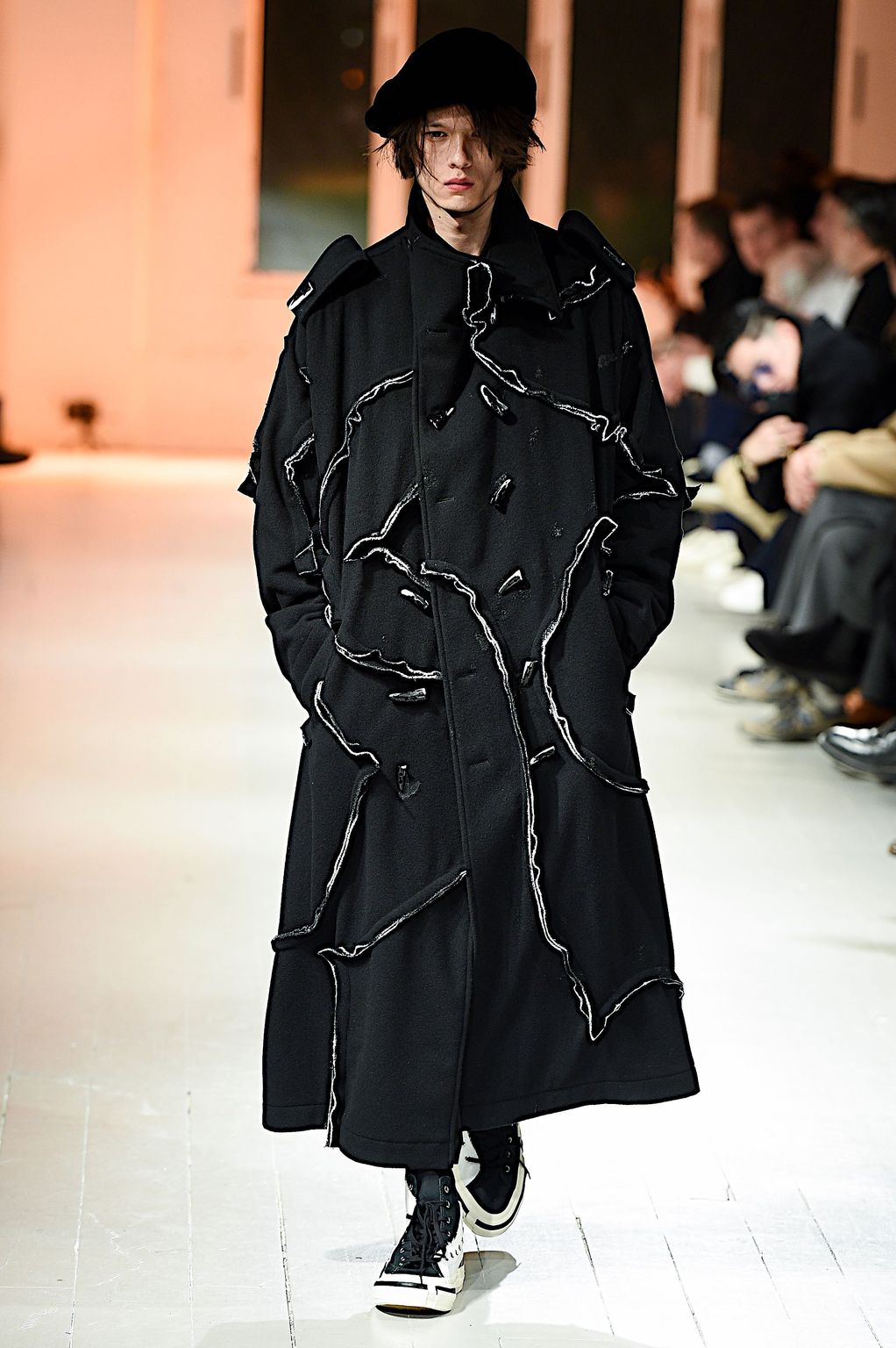 Fashion Week Paris Fall/Winter 2020 look 29 de la collection Yohji Yamamoto menswear
