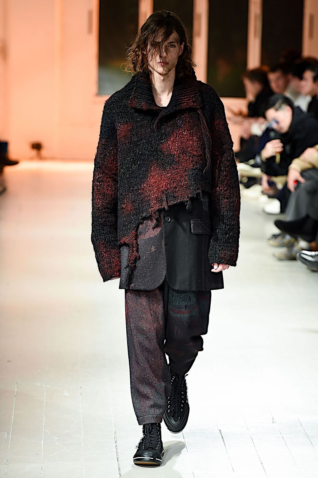 Fashion Week Paris Fall/Winter 2020 look 31 from the Yohji Yamamoto collection menswear