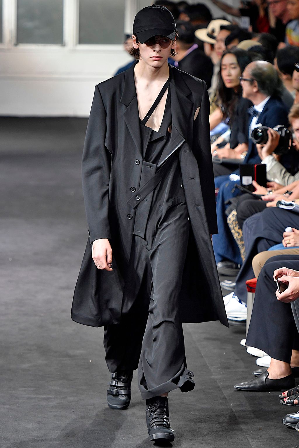 Fashion Week Paris Spring/Summer 2019 look 4 de la collection Yohji Yamamoto menswear