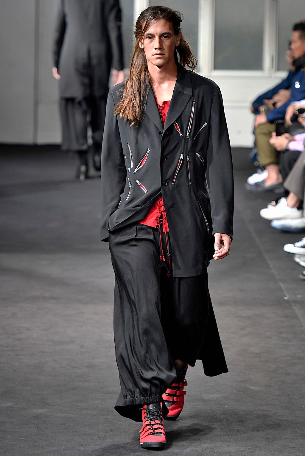 Fashion Week Paris Spring/Summer 2019 look 9 de la collection Yohji Yamamoto menswear