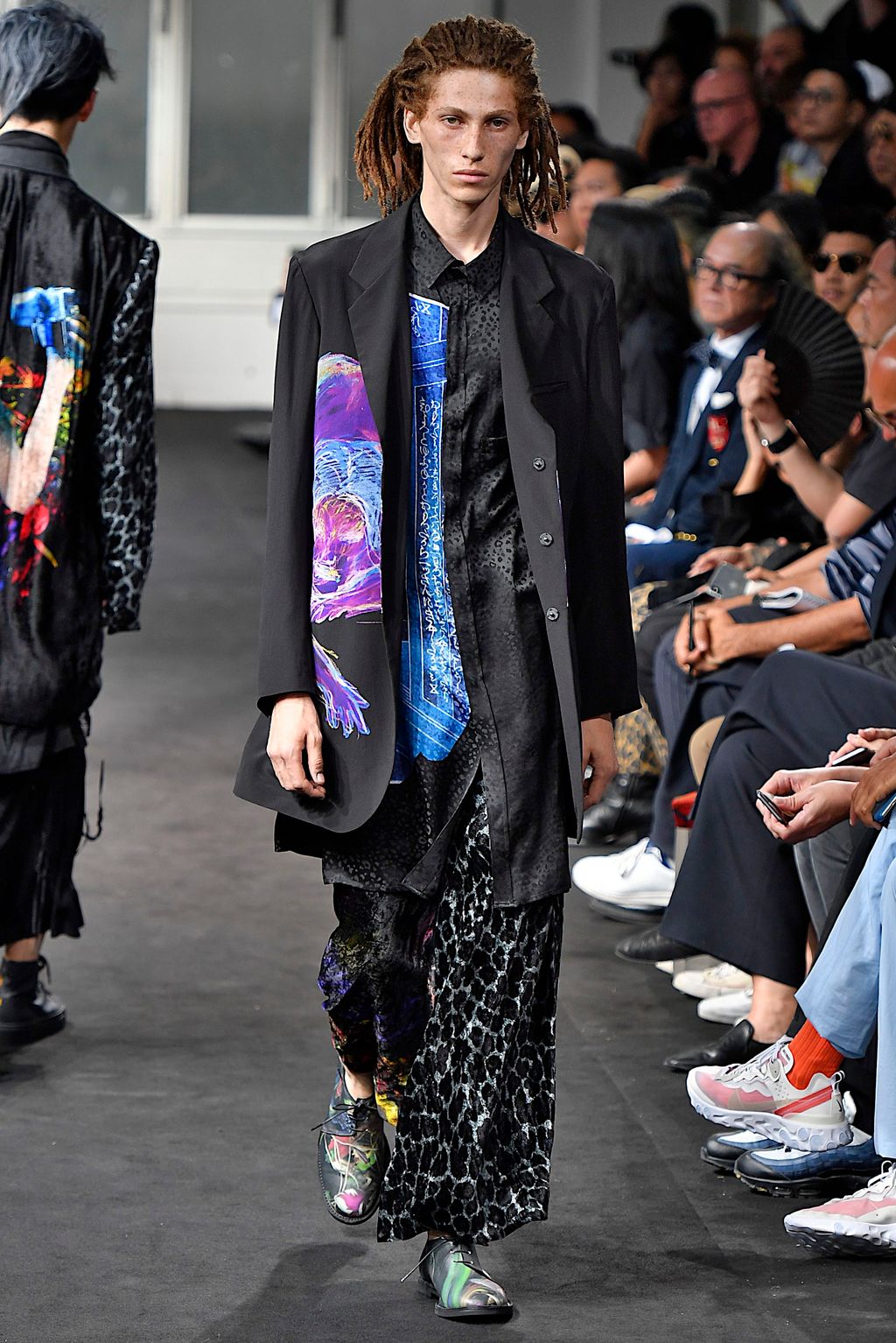 Fashion Week Paris Spring/Summer 2019 look 28 de la collection Yohji Yamamoto menswear