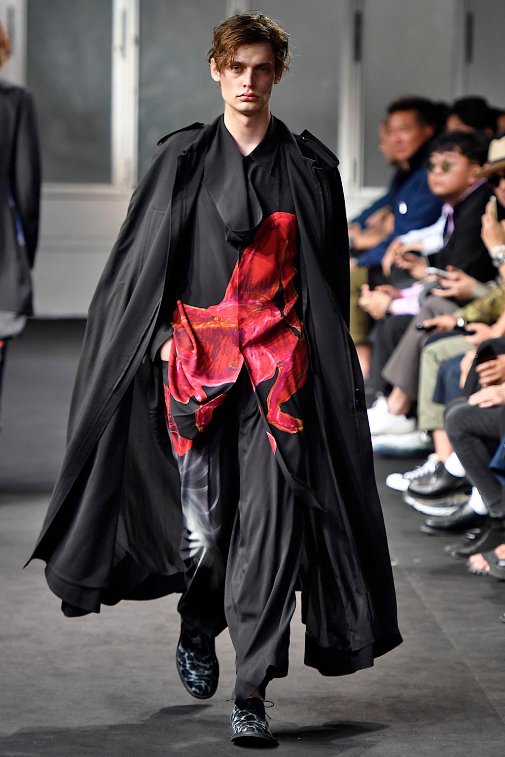 Fashion Week Paris Spring/Summer 2019 look 29 de la collection Yohji Yamamoto menswear
