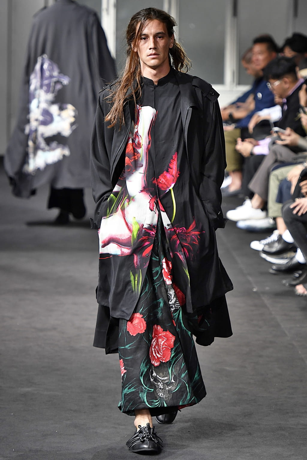 Fashion Week Paris Spring/Summer 2019 look 30 from the Yohji Yamamoto collection menswear