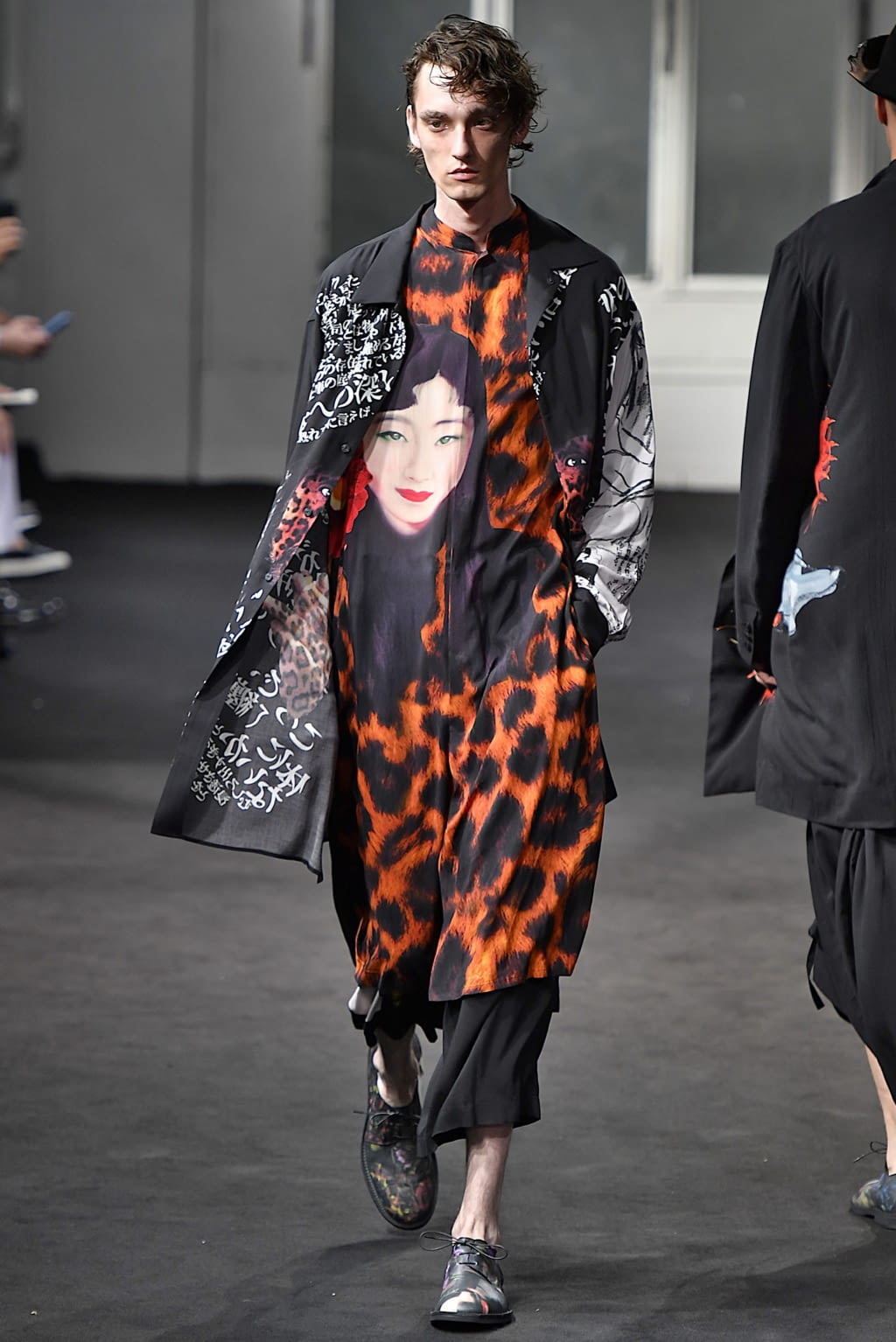 Fashion Week Paris Spring/Summer 2019 look 32 de la collection Yohji Yamamoto menswear