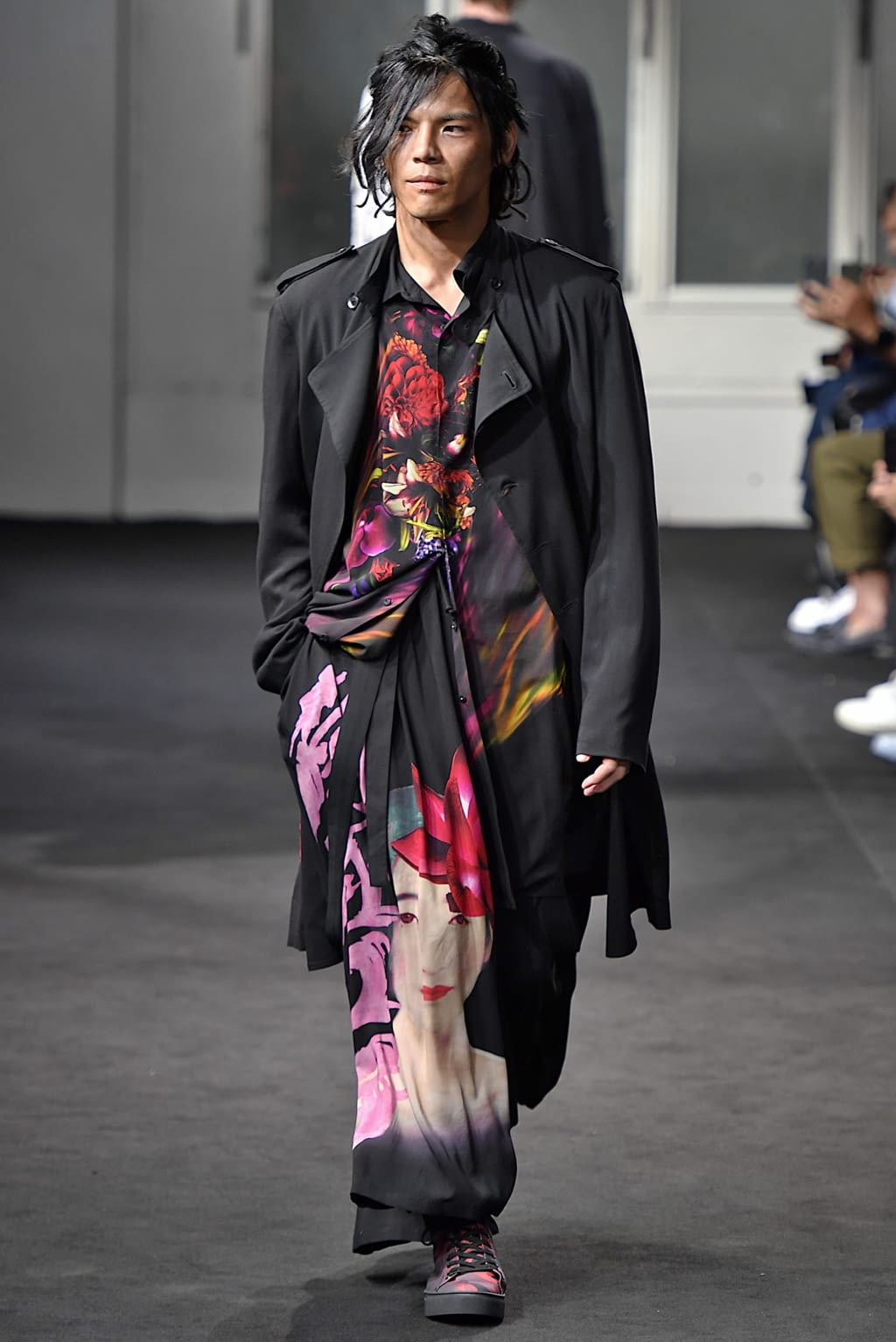 Fashion Week Paris Spring/Summer 2019 look 33 from the Yohji Yamamoto collection 男装
