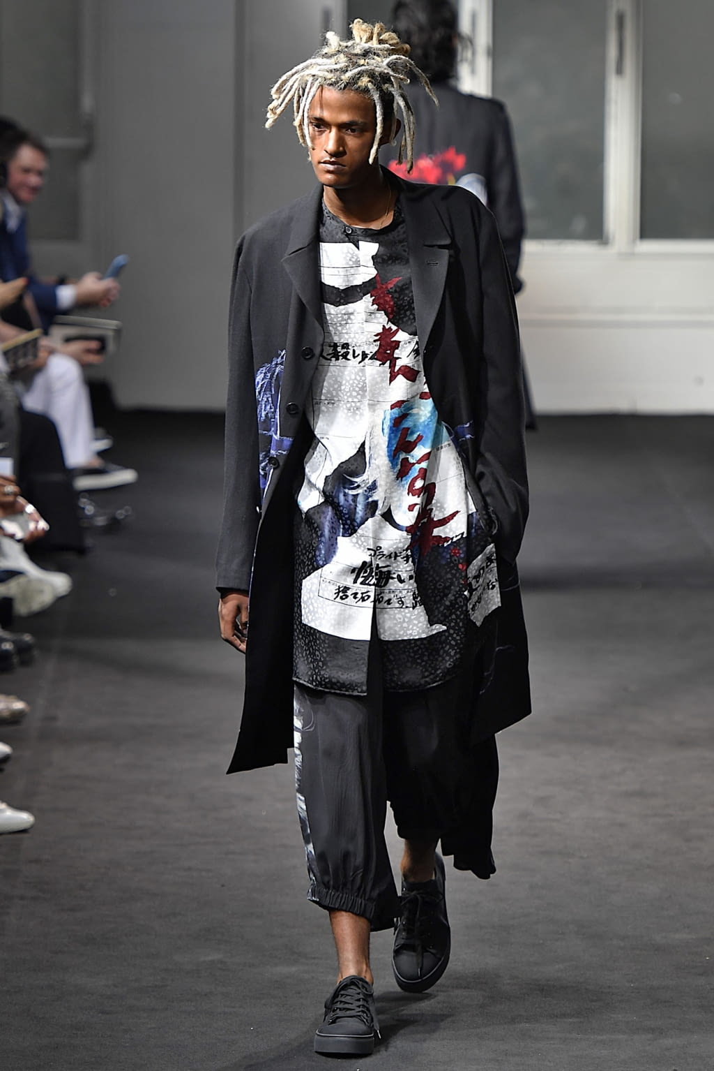Fashion Week Paris Spring/Summer 2019 look 34 from the Yohji Yamamoto collection menswear