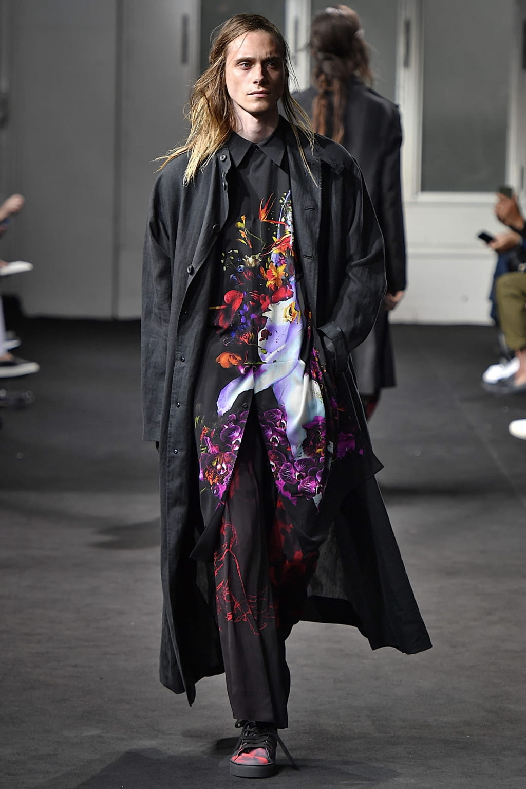 Fashion Week Paris Spring/Summer 2019 look 38 from the Yohji Yamamoto collection menswear