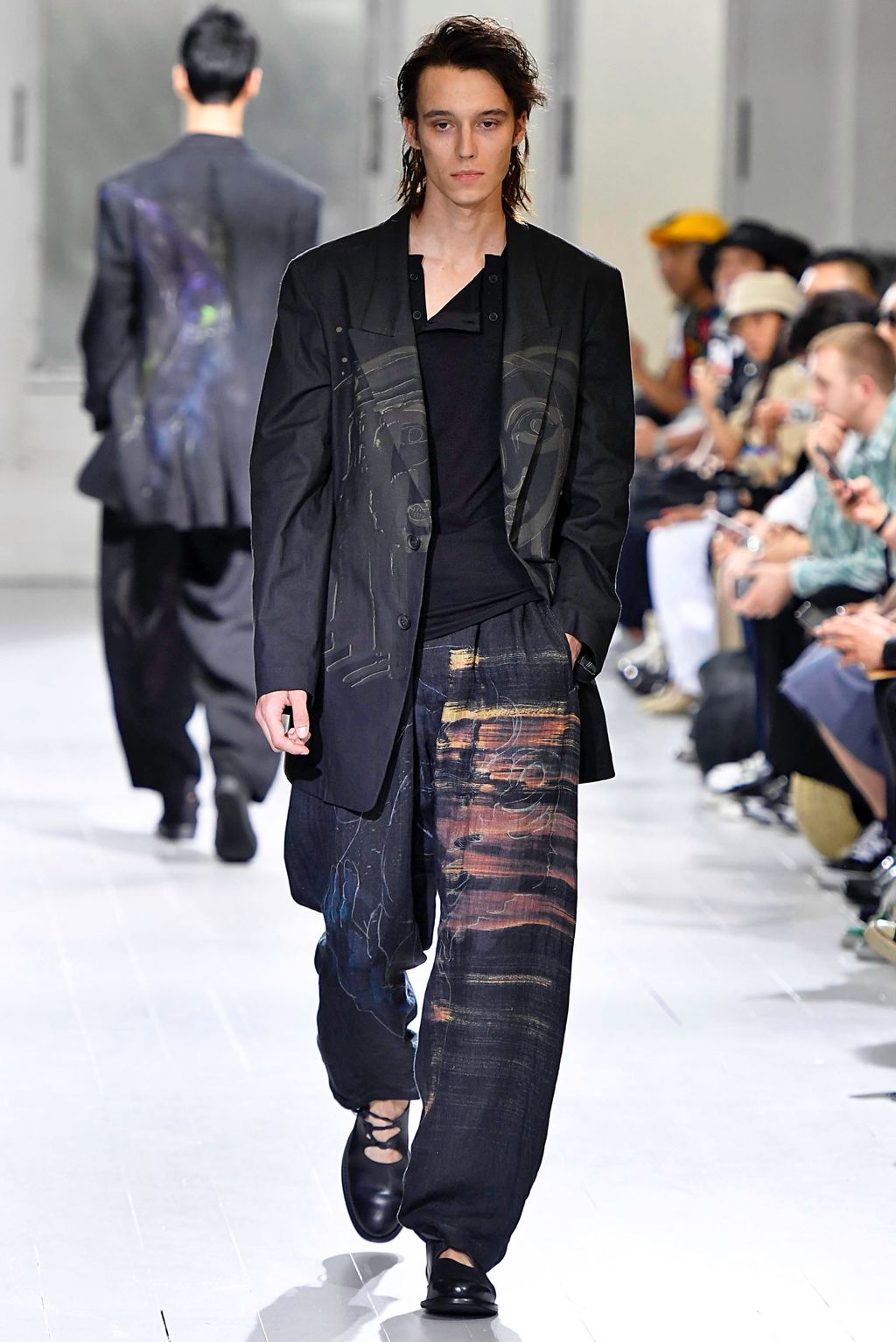 Fashion Week Paris Spring/Summer 2020 look 6 de la collection Yohji Yamamoto menswear