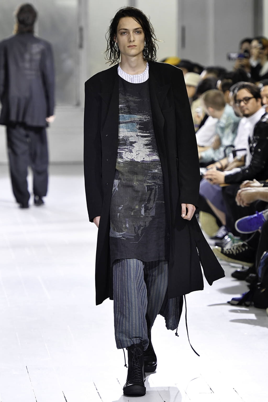 Fashion Week Paris Spring/Summer 2020 look 7 de la collection Yohji Yamamoto menswear
