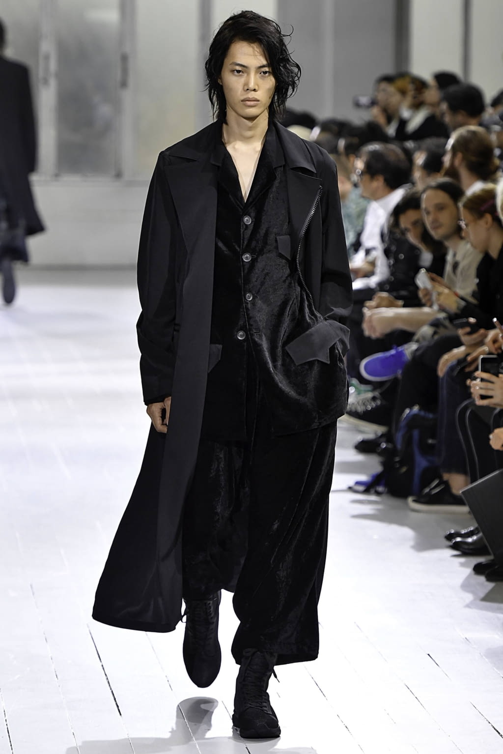 Fashion Week Paris Spring/Summer 2020 look 8 from the Yohji Yamamoto collection menswear
