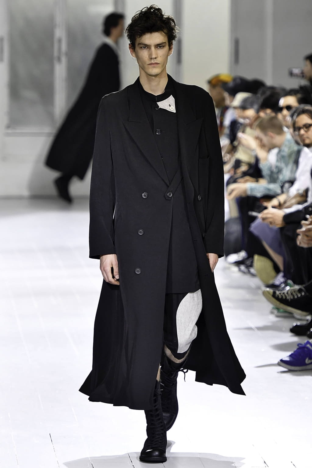 Fashion Week Paris Spring/Summer 2020 look 10 de la collection Yohji Yamamoto menswear